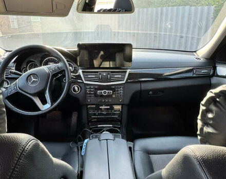 Чорний Мерседес Е-Клас, об'ємом двигуна 2.2 л та пробігом 308 тис. км за 13500 $, фото 8 на Automoto.ua