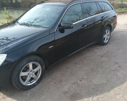 Черный Мерседес Е-Класс, объемом двигателя 2.14 л и пробегом 400 тыс. км за 12300 $, фото 4 на Automoto.ua