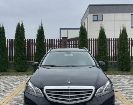 Мерседес Е-Клас 2013 у Василькове на Automoto.ua Чорний Мерседес Е-Клас, об'ємом двигуна 2.1 л та пробігом 300 тис. км за 13999 $, фото 1 на Automoto.ua