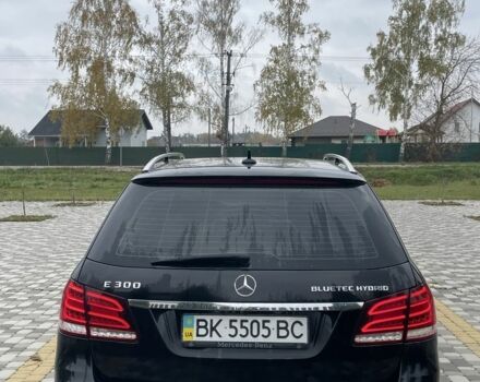 Мерседес Е-Клас 2013 у Василькове на Automoto.ua Чорний Мерседес Е-Клас, об'ємом двигуна 2.1 л та пробігом 300 тис. км за 13999 $, фото 4 на Automoto.ua