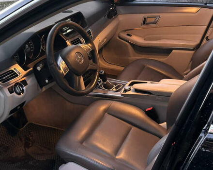 Черный Мерседес Е-Класс, объемом двигателя 2.14 л и пробегом 422 тыс. км за 14000 $, фото 4 на Automoto.ua