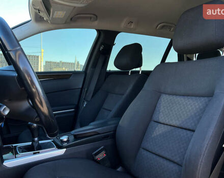 Чорний Мерседес Е-Клас, об'ємом двигуна 2.2 л та пробігом 260 тис. км за 11999 $, фото 6 на Automoto.ua