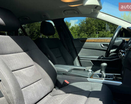 Мерседес Е-Класс 2013 в Львове на Automoto.ua Черный Мерседес Е-Класс, объемом двигателя 2.2 л и пробегом 260 тыс. км за 11999 $, фото 8 на Automoto.ua