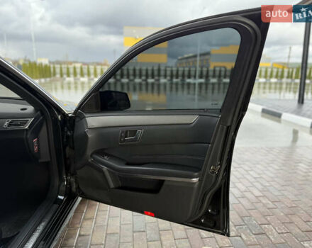 Черный Мерседес Е-Класс, объемом двигателя 2.2 л и пробегом 412 тыс. км за 9999 $, фото 23 на Automoto.ua