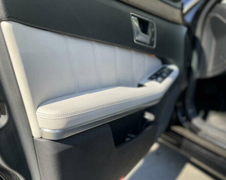 Черный Мерседес Е-Класс, объемом двигателя 2.2 л и пробегом 317 тыс. км за 15400 $, фото 27 на Automoto.ua