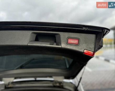 Черный Мерседес Е-Класс, объемом двигателя 2.2 л и пробегом 412 тыс. км за 9999 $, фото 36 на Automoto.ua