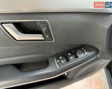 Черный Мерседес Е-Класс, объемом двигателя 2.2 л и пробегом 412 тыс. км за 9999 $, фото 34 на Automoto.ua