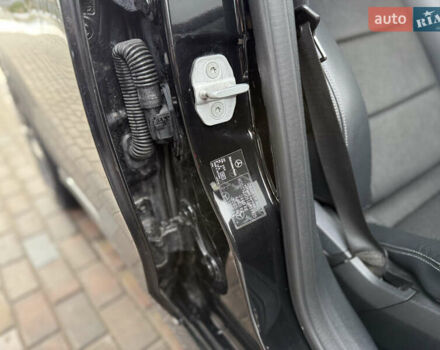 Черный Мерседес Е-Класс, объемом двигателя 2.2 л и пробегом 412 тыс. км за 9999 $, фото 24 на Automoto.ua