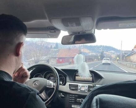 Черный Мерседес Е-Класс, объемом двигателя 2.1 л и пробегом 285 тыс. км за 15900 $, фото 11 на Automoto.ua