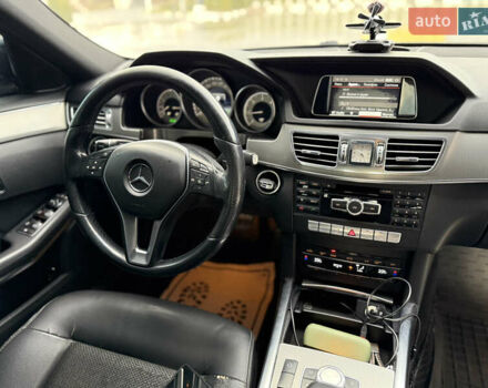 Черный Мерседес Е-Класс, объемом двигателя 2.2 л и пробегом 412 тыс. км за 9999 $, фото 18 на Automoto.ua