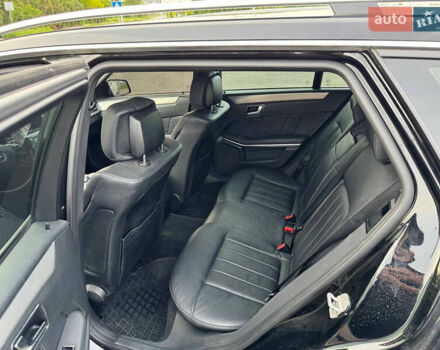 Черный Мерседес Е-Класс, объемом двигателя 2.14 л и пробегом 293 тыс. км за 16900 $, фото 3 на Automoto.ua