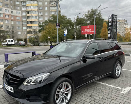 Черный Мерседес Е-Класс, объемом двигателя 2.2 л и пробегом 420 тыс. км за 15800 $, фото 1 на Automoto.ua