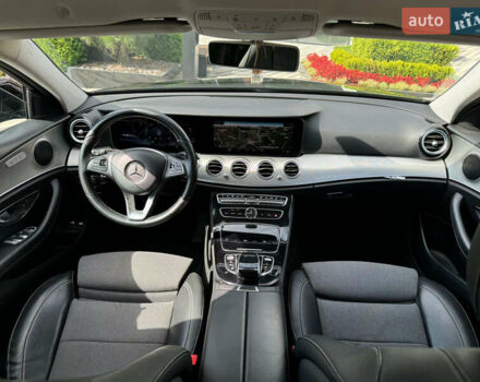 Черный Мерседес Е-Класс, объемом двигателя 1.95 л и пробегом 202 тыс. км за 25500 $, фото 5 на Automoto.ua