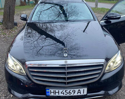 Черный Мерседес Е-Класс, объемом двигателя 1.95 л и пробегом 240 тыс. км за 18500 $, фото 1 на Automoto.ua