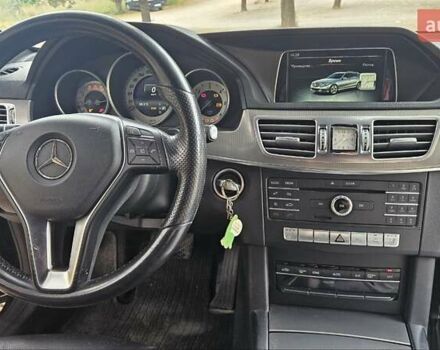 Черный Мерседес Е-Класс, объемом двигателя 2.1 л и пробегом 283 тыс. км за 17500 $, фото 25 на Automoto.ua