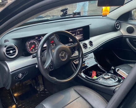 Черный Мерседес Е-Класс, объемом двигателя 1.95 л и пробегом 240 тыс. км за 18500 $, фото 9 на Automoto.ua