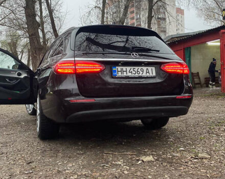 Черный Мерседес Е-Класс, объемом двигателя 1.95 л и пробегом 240 тыс. км за 18500 $, фото 2 на Automoto.ua