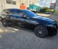 Черный Мерседес Е-Класс, объемом двигателя 2 л и пробегом 305 тыс. км за 13979 $, фото 1 на Automoto.ua