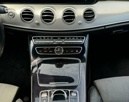 Черный Мерседес Е-Класс, объемом двигателя 1.95 л и пробегом 202 тыс. км за 25500 $, фото 6 на Automoto.ua