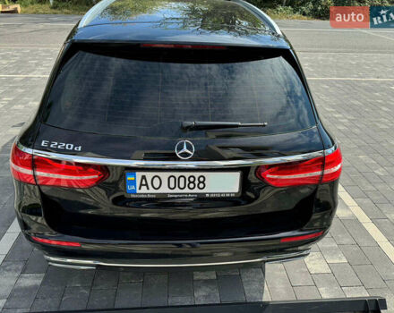 Черный Мерседес Е-Класс, объемом двигателя 1.95 л и пробегом 202 тыс. км за 25500 $, фото 4 на Automoto.ua