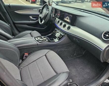 Чорний Мерседес Е-Клас, об'ємом двигуна 1.95 л та пробігом 343 тис. км за 23500 $, фото 5 на Automoto.ua