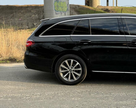 Черный Мерседес Е-Класс, объемом двигателя 1.95 л и пробегом 327 тыс. км за 20450 $, фото 5 на Automoto.ua