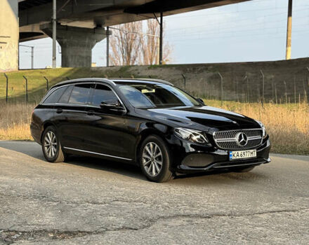 Черный Мерседес Е-Класс, объемом двигателя 1.95 л и пробегом 327 тыс. км за 20450 $, фото 3 на Automoto.ua