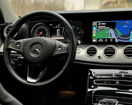 Черный Мерседес Е-Класс, объемом двигателя 1.95 л и пробегом 327 тыс. км за 20450 $, фото 12 на Automoto.ua