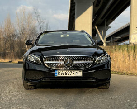Черный Мерседес Е-Класс, объемом двигателя 1.95 л и пробегом 327 тыс. км за 20450 $, фото 2 на Automoto.ua