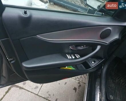 Чорний Мерседес Е-Клас, об'ємом двигуна 1.95 л та пробігом 364 тис. км за 19700 $, фото 7 на Automoto.ua