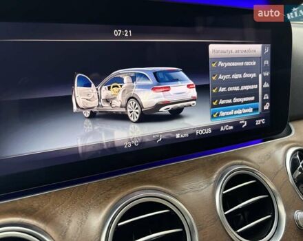 Черный Мерседес Е-Класс, объемом двигателя 1.95 л и пробегом 123 тыс. км за 35400 $, фото 3 на Automoto.ua