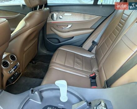 Черный Мерседес Е-Класс, объемом двигателя 2.2 л и пробегом 124 тыс. км за 35300 $, фото 12 на Automoto.ua