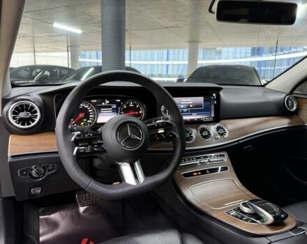 Черный Мерседес Е-Класс, объемом двигателя 2.1 л и пробегом 177 тыс. км за 19900 $, фото 19 на Automoto.ua