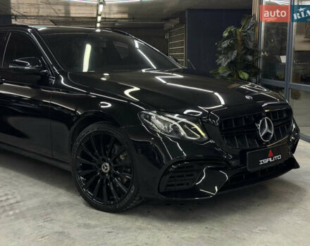 Черный Мерседес Е-Класс, объемом двигателя 1.95 л и пробегом 400 тыс. км за 19900 $, фото 3 на Automoto.ua