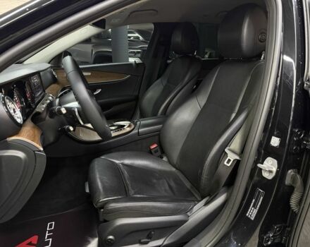 Черный Мерседес Е-Класс, объемом двигателя 2.1 л и пробегом 177 тыс. км за 19900 $, фото 16 на Automoto.ua