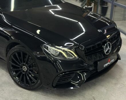 Черный Мерседес Е-Класс, объемом двигателя 2.1 л и пробегом 177 тыс. км за 19900 $, фото 1 на Automoto.ua