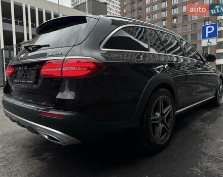 Чорний Мерседес Е-Клас, об'ємом двигуна 2.2 л та пробігом 120 тис. км за 35200 $, фото 5 на Automoto.ua