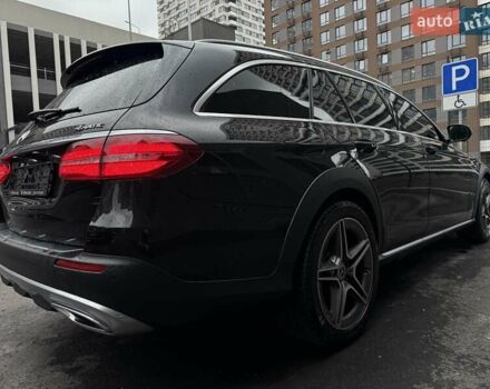 Чорний Мерседес Е-Клас, об'ємом двигуна 2.2 л та пробігом 120 тис. км за 35200 $, фото 4 на Automoto.ua