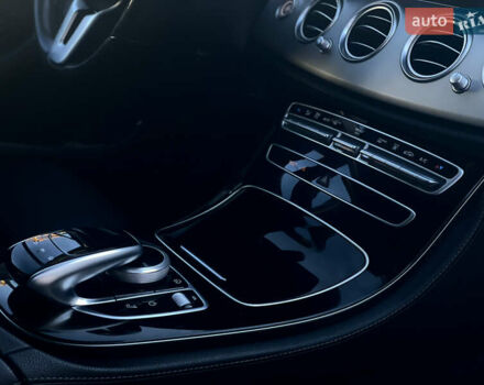 Черный Мерседес Е-Класс, объемом двигателя 1.95 л и пробегом 300 тыс. км за 22199 $, фото 30 на Automoto.ua