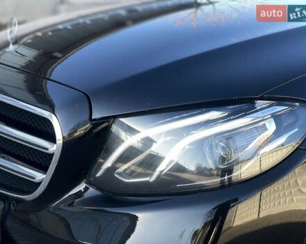 Черный Мерседес Е-Класс, объемом двигателя 1.95 л и пробегом 300 тыс. км за 22199 $, фото 11 на Automoto.ua