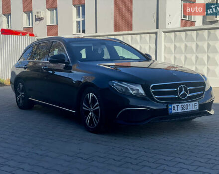 Черный Мерседес Е-Класс, объемом двигателя 1.95 л и пробегом 300 тыс. км за 22199 $, фото 2 на Automoto.ua