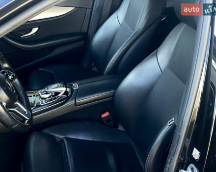 Черный Мерседес Е-Класс, объемом двигателя 1.95 л и пробегом 300 тыс. км за 22199 $, фото 39 на Automoto.ua