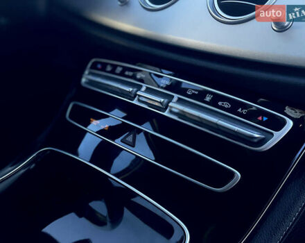 Черный Мерседес Е-Класс, объемом двигателя 1.95 л и пробегом 300 тыс. км за 22199 $, фото 31 на Automoto.ua