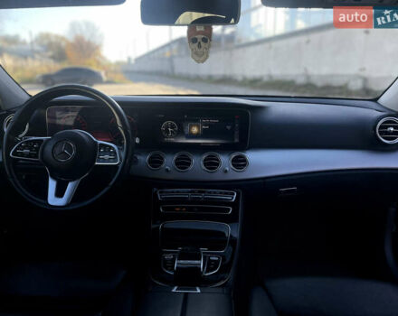 Черный Мерседес Е-Класс, объемом двигателя 1.95 л и пробегом 300 тыс. км за 22199 $, фото 27 на Automoto.ua