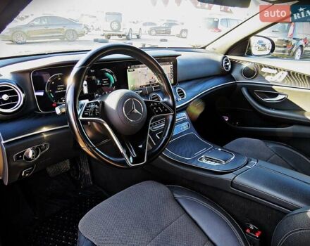 Черный Мерседес Е-Класс, объемом двигателя 1.6 л и пробегом 62 тыс. км за 36000 $, фото 10 на Automoto.ua