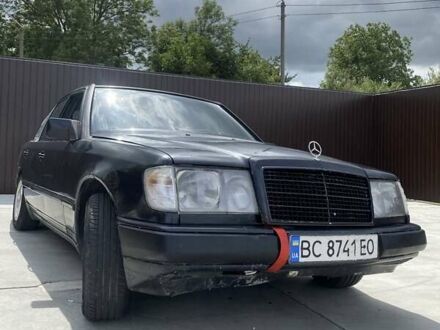 Мерседес Е-Клас 1985 у Жидачів на Automoto.ua Чорний Мерседес Е-Клас, об'ємом двигуна 2.3 л та пробігом 300 тис. км за 1300 $, фото 1 на Automoto.ua