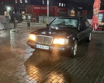 Чорний Мерседес Е-Клас, об'ємом двигуна 2.3 л та пробігом 250 тис. км за 2300 $, фото 1 на Automoto.ua