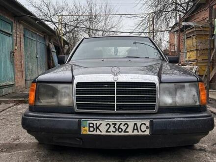 Чорний Мерседес Е-Клас, об'ємом двигуна 2 л та пробігом 480 тис. км за 2450 $, фото 1 на Automoto.ua