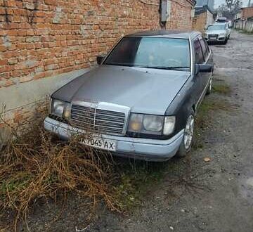 Чорний Мерседес Е-Клас, об'ємом двигуна 3 л та пробігом 300 тис. км за 1300 $, фото 1 на Automoto.ua