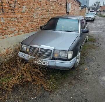 Чорний Мерседес Е-Клас, об'ємом двигуна 3 л та пробігом 300 тис. км за 1300 $, фото 1 на Automoto.ua